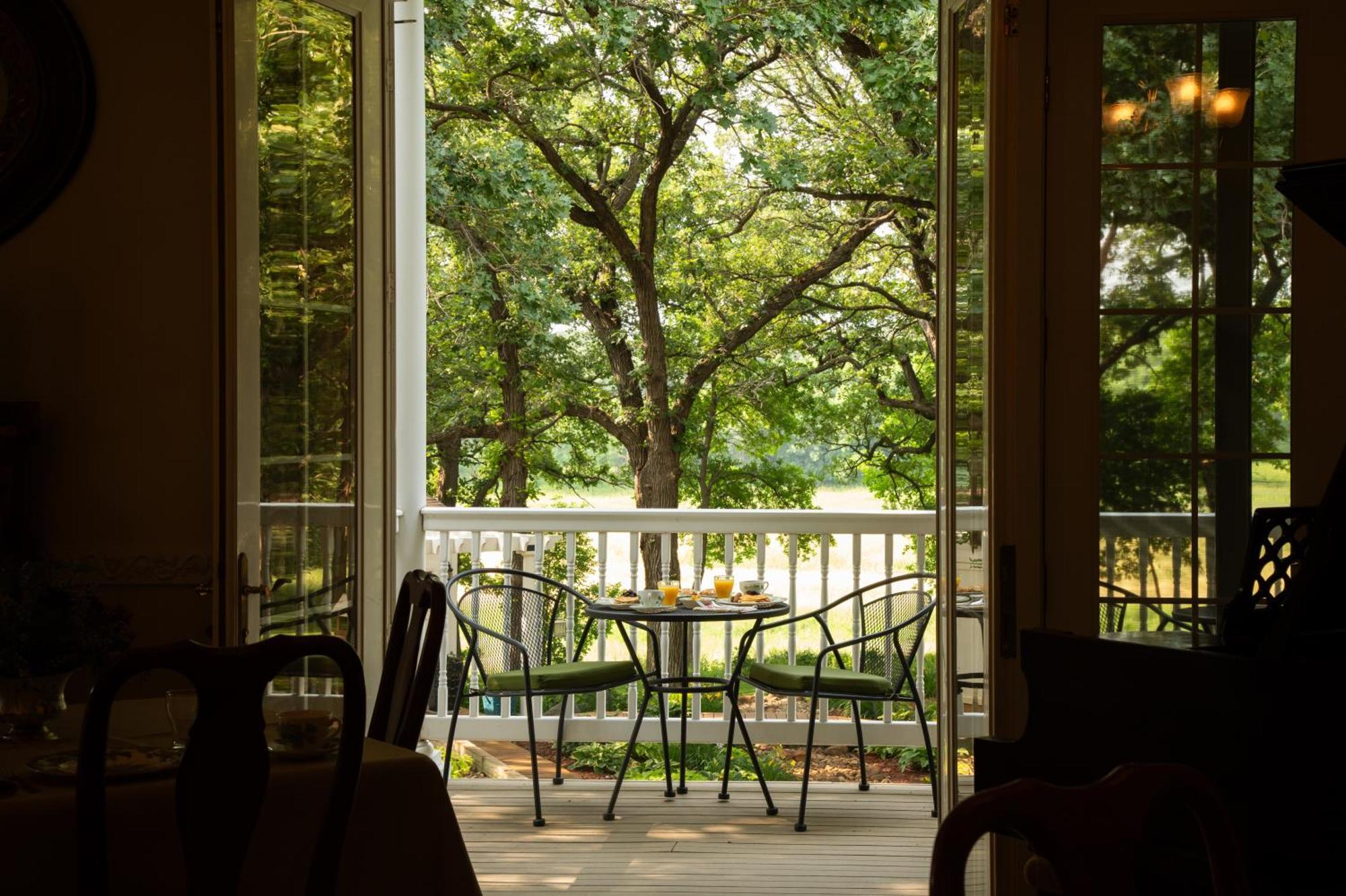 The Oakwood Inn Okoboji Exterior foto